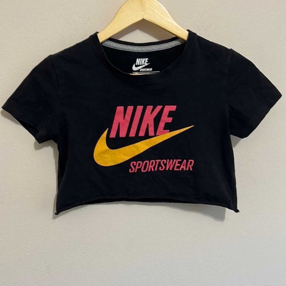 Nike Cropped Black Short Sleeve Slim Fit T-Shirt